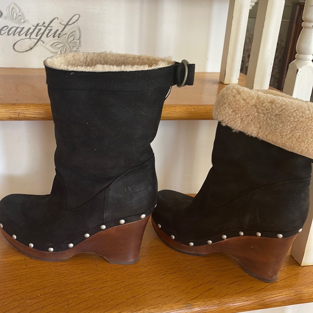 Ugg clogs size 7